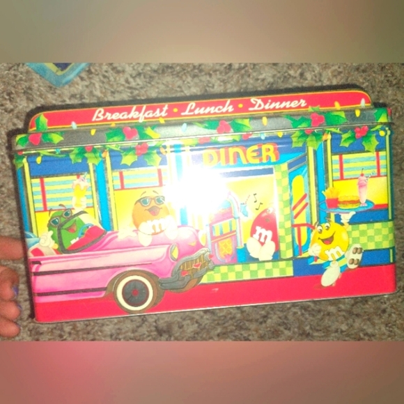 Vintage M&M's Diner #04 Christmas Village limited Edition Canister 1996 Tin Box - Picture 1 of 7